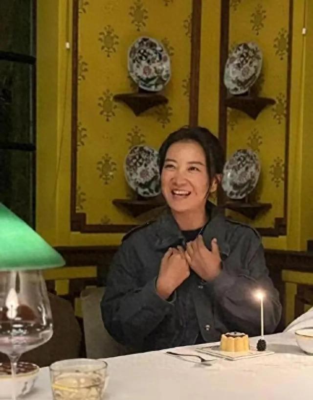 贾玲43岁生日照