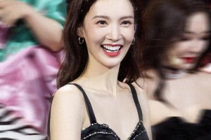 金晨反差魅力：从优雅女神到金刚芭比的时尚蜕变