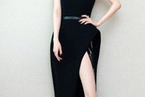 杨幂盘发开叉礼服写真：优雅气质与时尚魅力