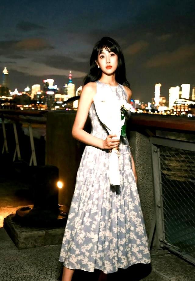 李艺彤写真3