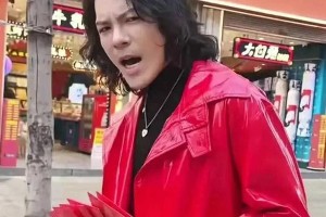 向佐上海街头派红包遇保安驱赶，粉丝围观引热议