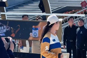 韩庚卢靖姗出席皇家美素佳儿活动，卢靖姗状态引二胎猜测