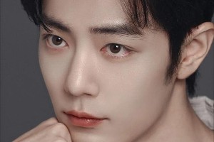 肖战五官精致如漫画少年，笑容治愈力满分